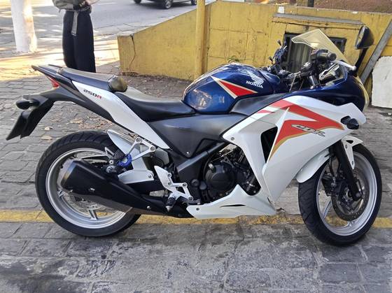 HONDA CBR 250R 